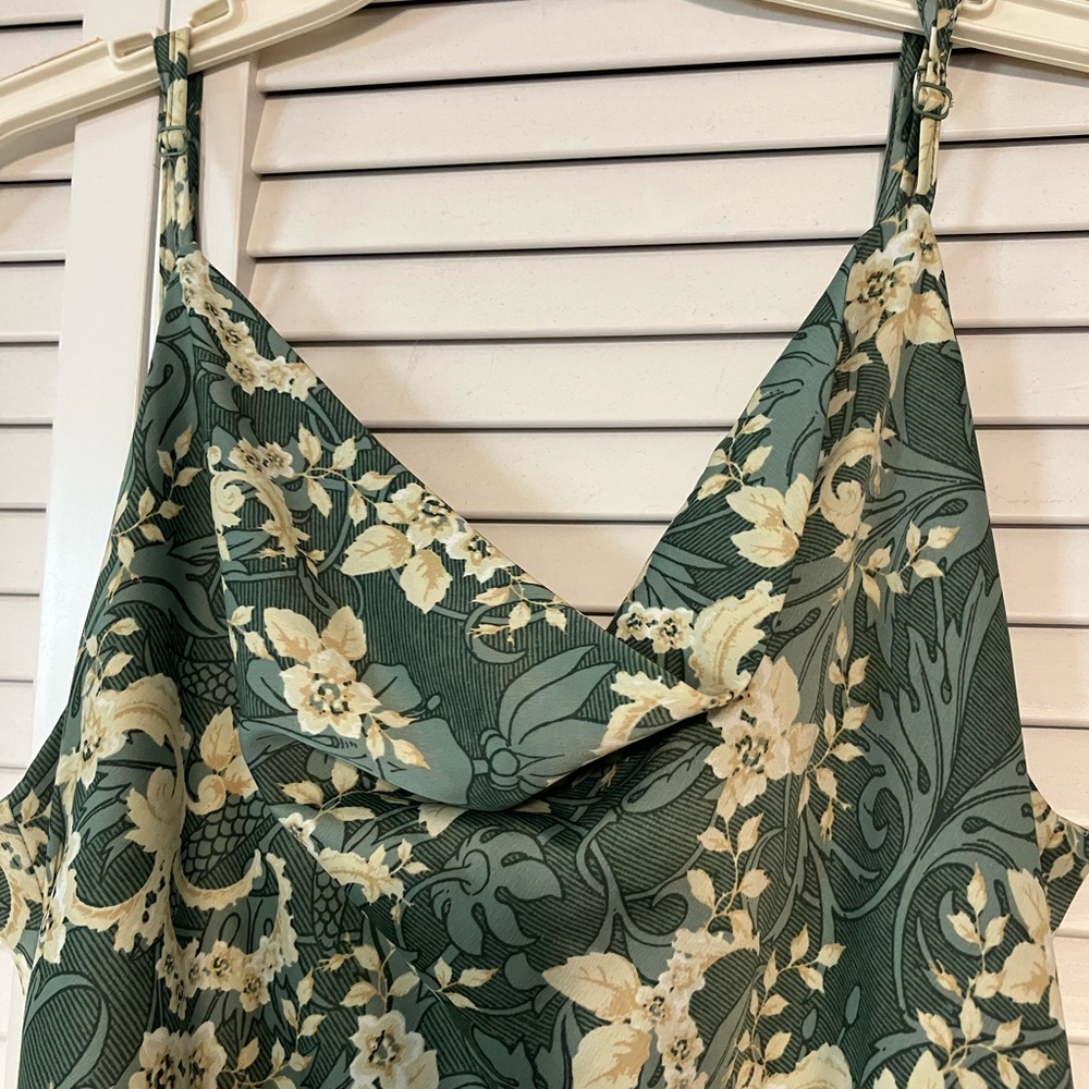 Urban Outfitters Green Floral Midi Dress - Picture 2 of 5